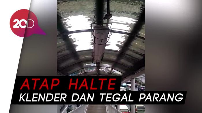 Dear Pak Anies, Atap Halte TransJakarta Ini Rusak 