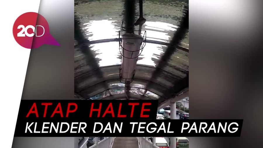 Dear Pak Anies, Atap Halte TransJakarta Ini Rusak 