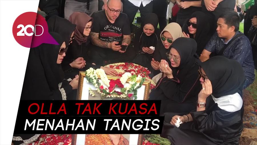 Pemakaman Ayahanda Olla Ramlan Berlangsung Haru
