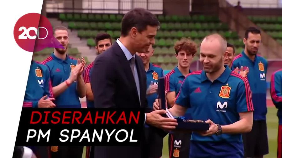 Iniesta Terima Penghargaan Olahraga Tertinggi Spanyol