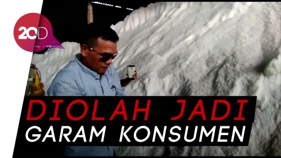 Penggerebekan Gudang Penimbunan 40 Ribu Ton Garam Impor