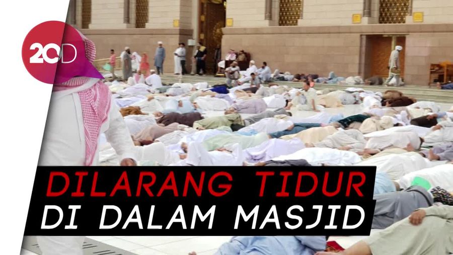 Pelataran Masjid Nabawi Dipenuhi Jemaah Iktikaf yang Terlelap          