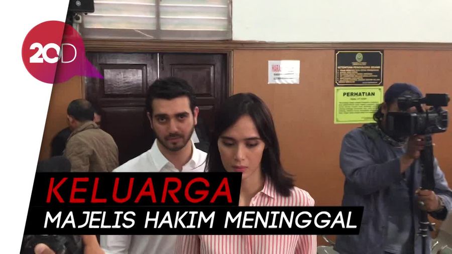 Sidang Pledoi Fachri Albar Ditunda
