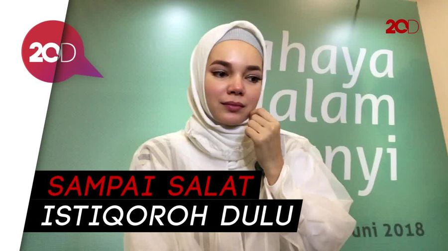 Nyanyi Lagi, Dewi Sandra Mohon Petunjuk Allah