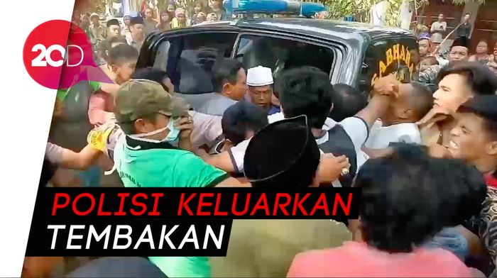 2 ABG Diamuk Warga karena Diduga Curi Kotak Amal