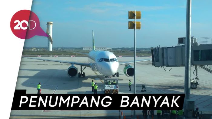Animo Penumpang Tinggi di Penerbangan Perdana Bandara Kertajati
