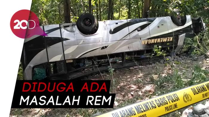 Bus Masuk Jurang dan Terbalik di Situbondo, 8 Orang Luka