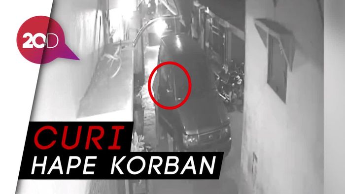 Aksi Pencurian di Mobil Terekam CCTV