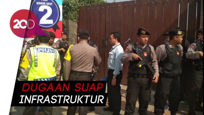 KPK Geledah Rumah Mantan Bupati Tulungagung