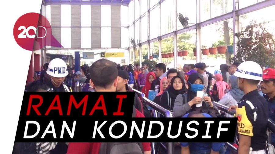 Pantauan Situasi Arus Mudik Terkini di Stasiun Senen