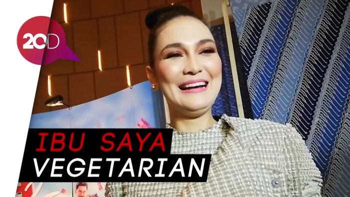 Luna Maya Nggak Pernah Makan Opor Ayam Tiap Lebaran