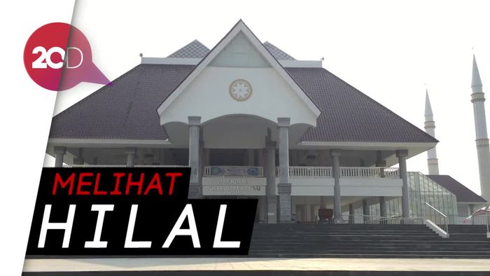 Melihat Persiapan Lebaran di Masjid Raya KH Hasyim Asy’ari