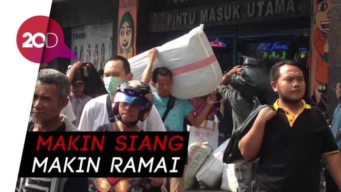 Jelang Lebaran, Pasar Tanah Abang Diserbu
