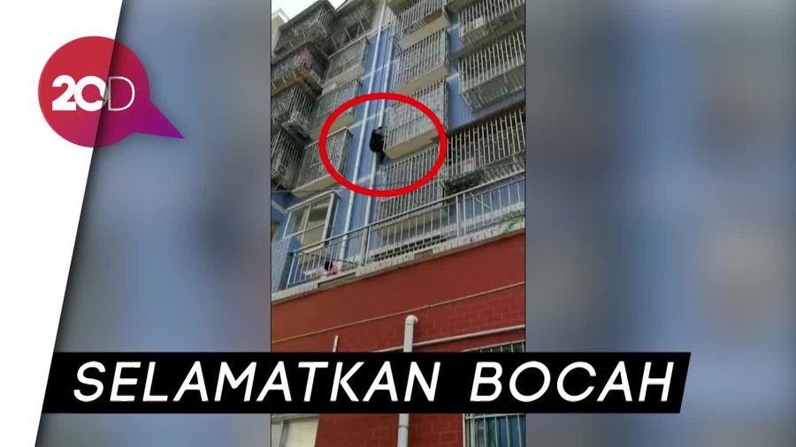 Aksi Spiderman Muncul di China 
