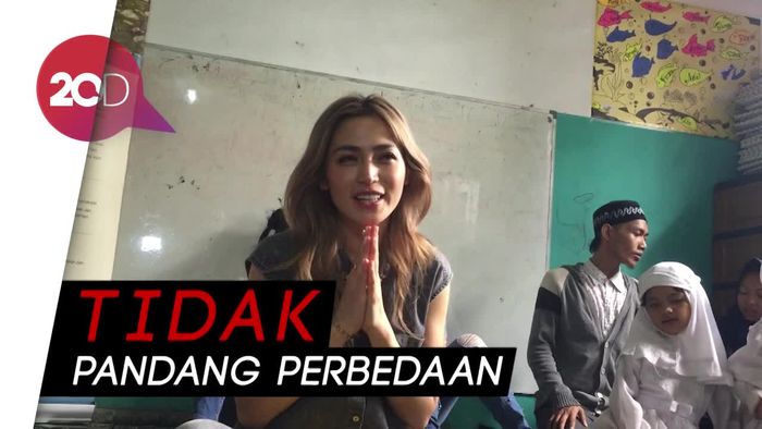 Jessica Iskandar Berbagi Kebahagiaan di Rumah Singgah