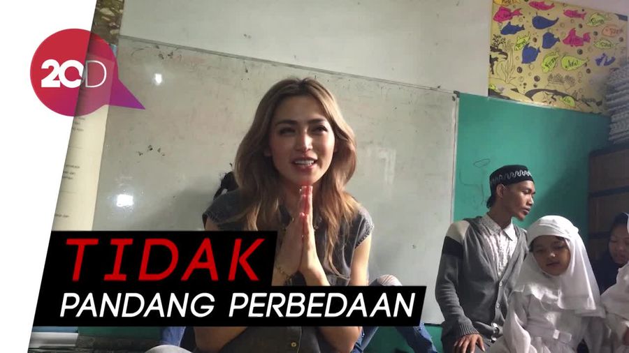 Jessica Iskandar Berbagi Kebahagiaan di Rumah Singgah