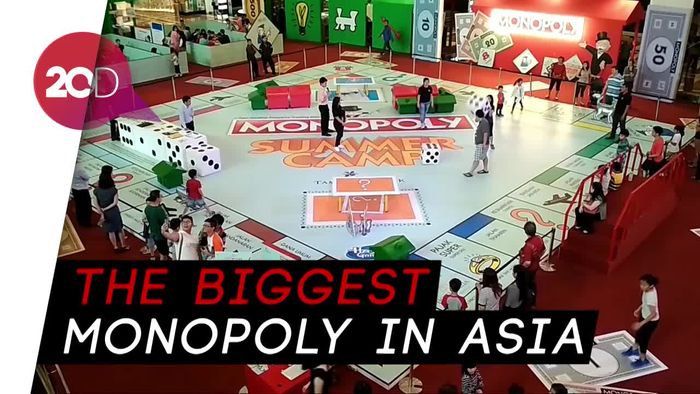 Main Monopoli Raksasa di Monopoly Summer Camp