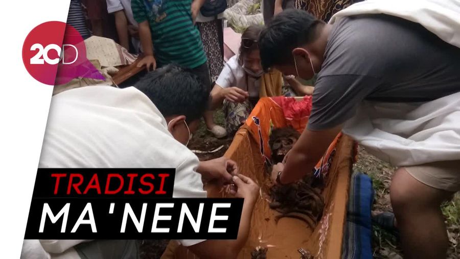 Begini Ritual Mengganti Baju dan Peti Mayat di Buntu Pune Toraja