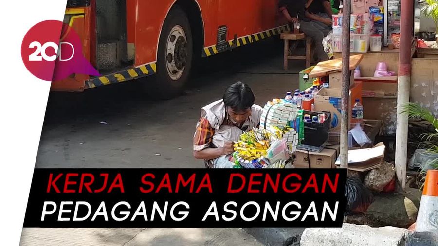 Terminal Kp. Rambutan Pantau Keamanan Mudik Lewat Grup WhatsApp 