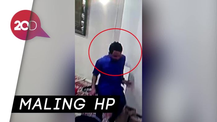 Terekam CCTV, Maling Curi HP di Rumah Dinas Sandiaga Uno
