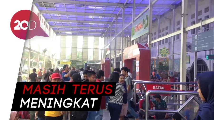 H-1 Penumpang di Stasiun Senen Meroket