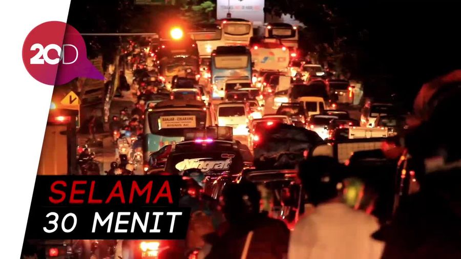 Urai Macet, Polisi Berlakukan One Way di Jalur Nagreg 
