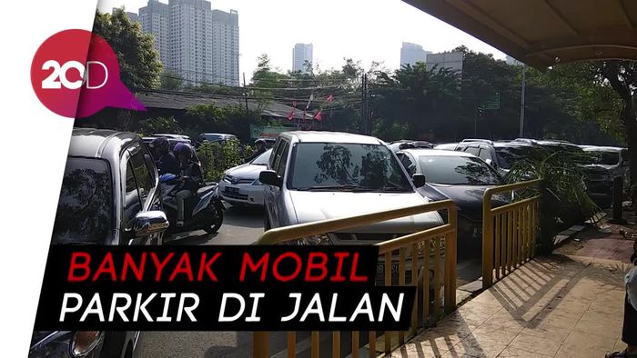 Banjir Peziarah, Lalin Sekitar TPU Karet Bivak Padat