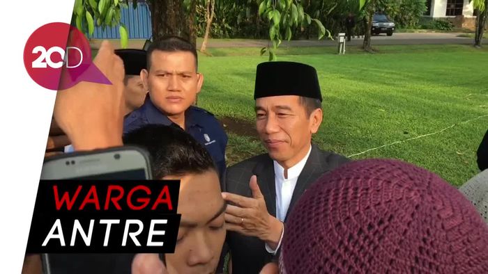 Selesai Salat Id di Kebun Raya Bogor, Jokowi Salami Warga