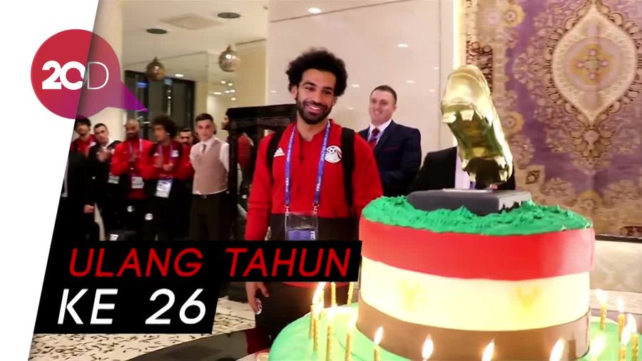 Kue Ulang Tahun dengan Sepatu Emas untuk Mohamed Salah