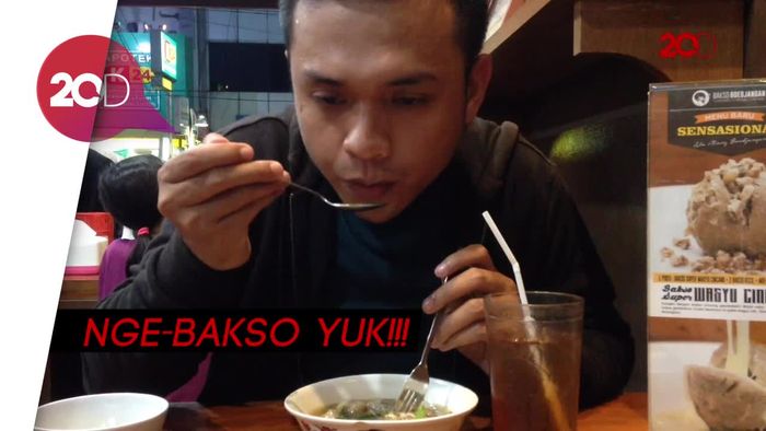 Bosen Santen, Makan Bakso Yuk!