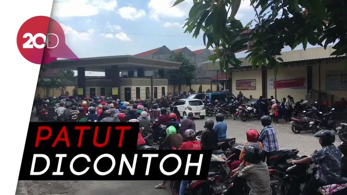 Pembayar Pajak Rela Kepanasan Untuk bayar Pajak