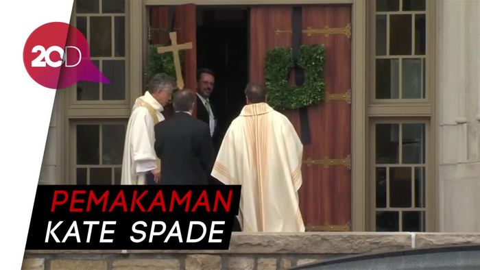 Rintik Hujan Iringi Pemakaman Desainer Kate Spade