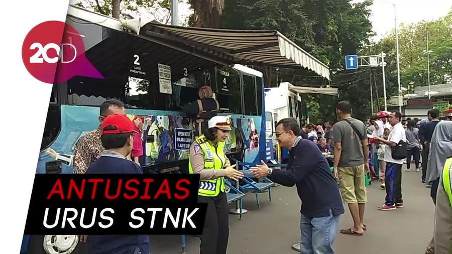 Layanan Samsat Keliling di Car Free Day Diserbu Warga