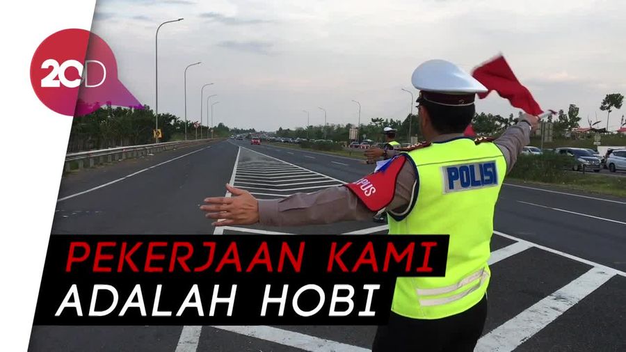  Suka Duka Polisi Saat Mengatur Arus Mudik 