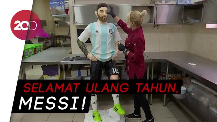 Ulang Tahun, Messi Dapat Kado Patung Cokelat dari Seniman Rusia