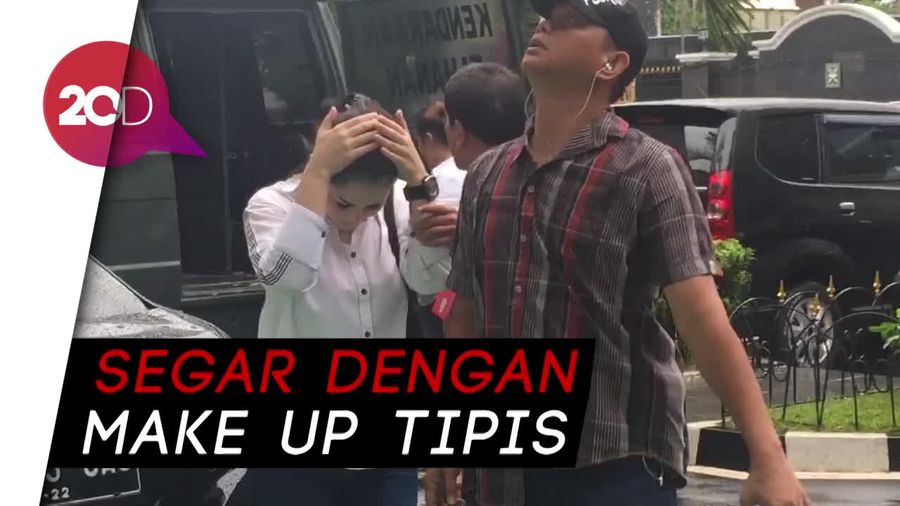 Bergaya Simpel, Jennifer Dunn Siap Jalani Sidang Putusan