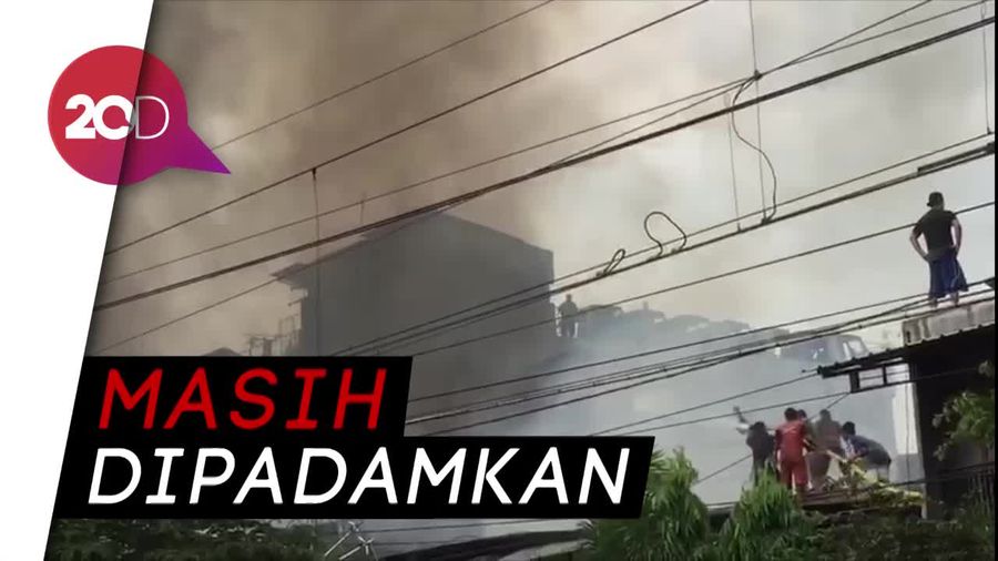 Kebakaran Landa Permukiman Warga Tanah Tinggi