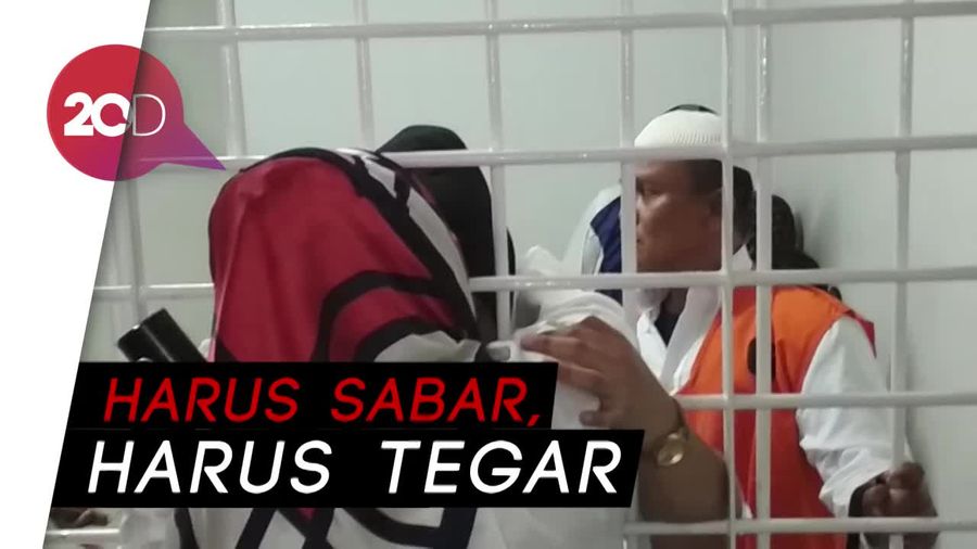 Ditemani Sang Kakak Sidang, Dhawiya Terus Menangis