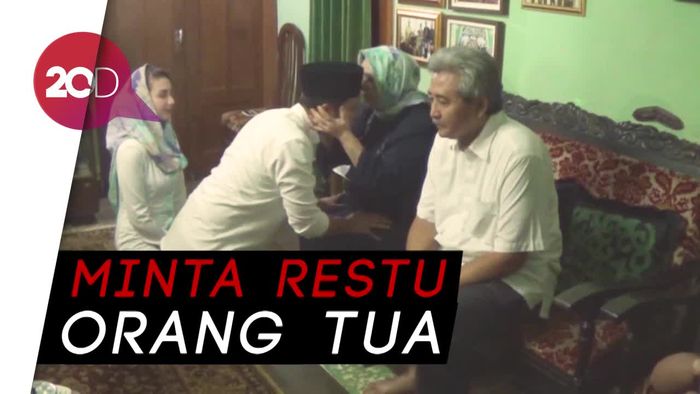 Sebelum Nyoblos, Emil Dardak Sungkeman dan Ziarah Makam