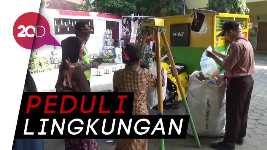 Nyoblos Bawa Rongsokan Dapat Bibit Tanaman