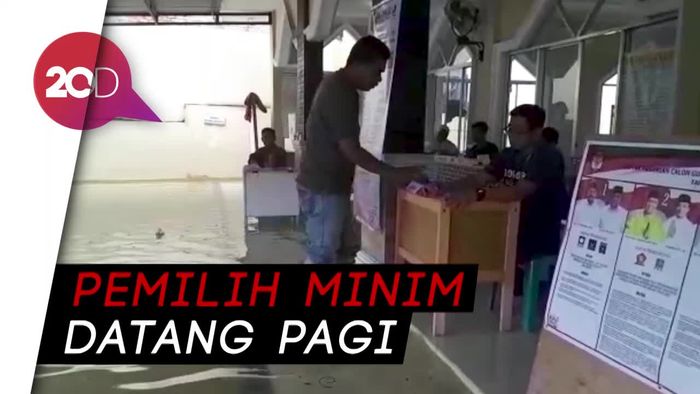 Duh! TPS Kebanjiran, Pemilih di Pekanbaru Basah-basahan