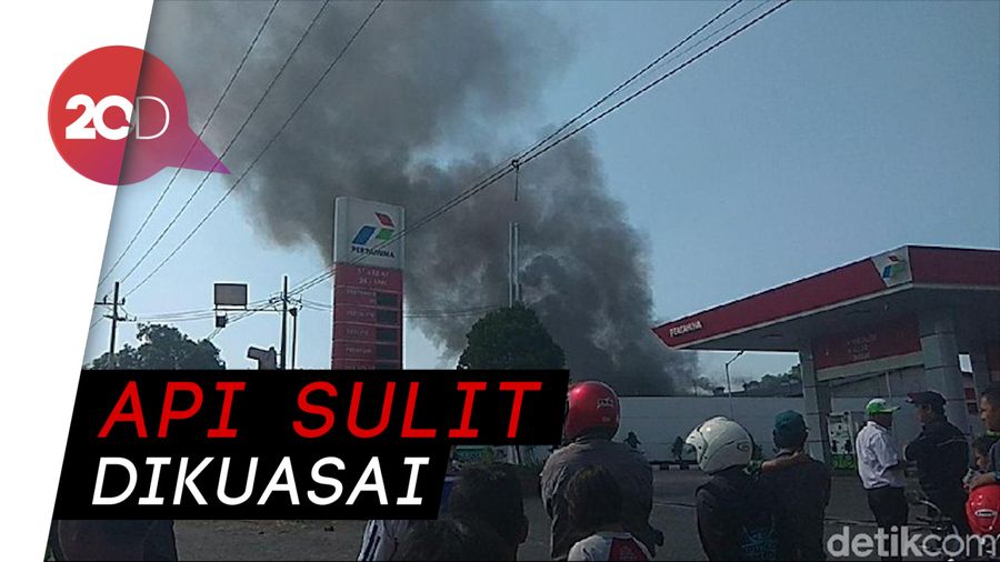 Gudang Bahan Kimia di Sidoarjo Terbakar, Picu Ledakan Berkali-kali