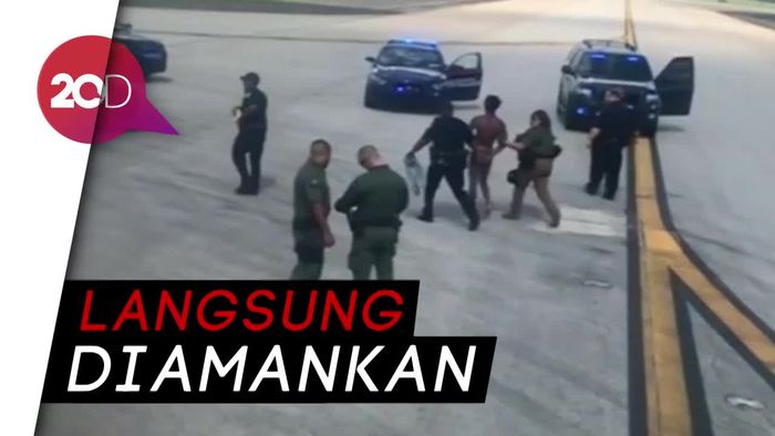 Pria Setengah Telanjang Mencoba Masuk ke Pesawat 