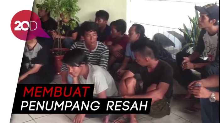 Polisi Ciduk Puluhan Preman di Terminal Kampung Rambutan