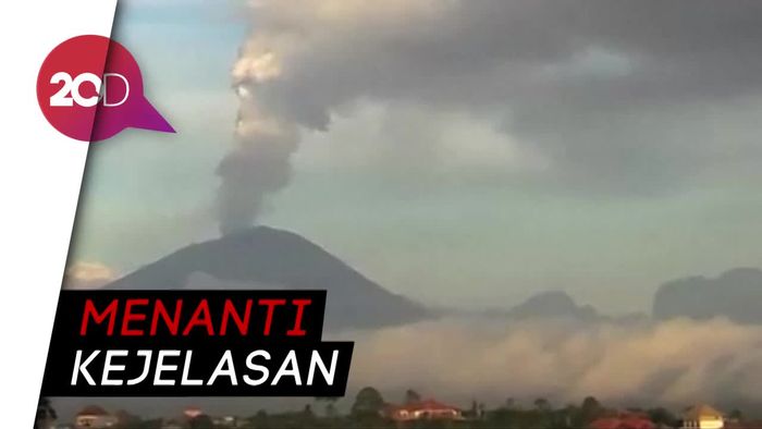 Turis Luntang-lantung saat Bandara Ngurah Rai Ditutup