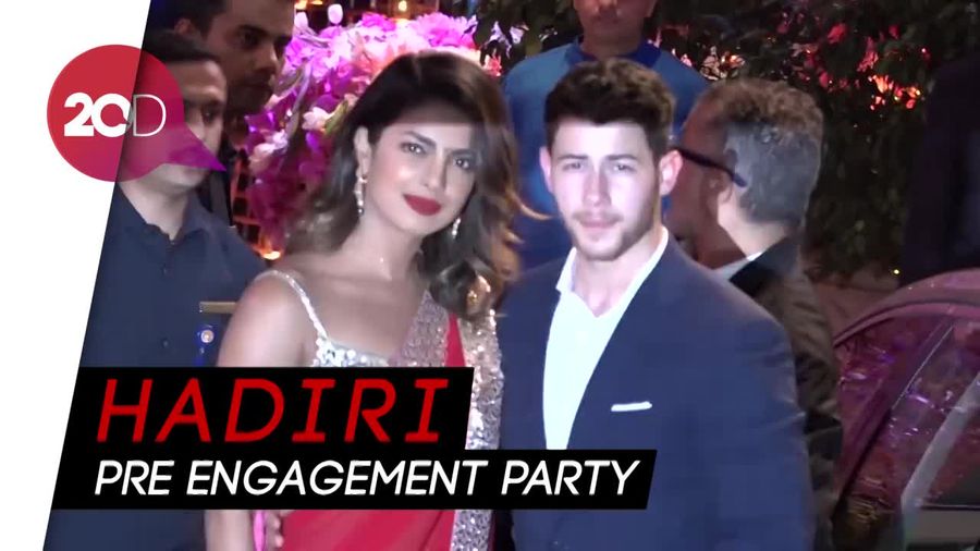 Lihat Kemesraan Nick Jonas dan Priyanka Chopra di India