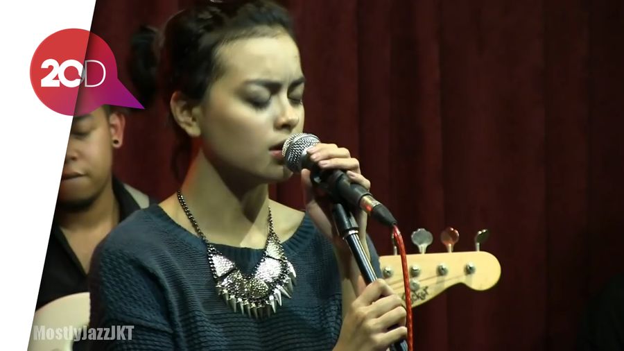 Buat Eva Celia, Pemain Bola Ganteng Bukan yang Utama