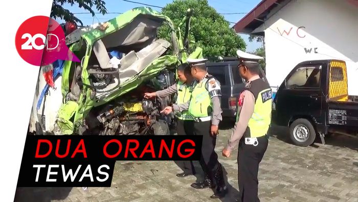 Ngeri! Truk Melaju Kencang Tabrak 4 Motor, 2 Orang Tewas