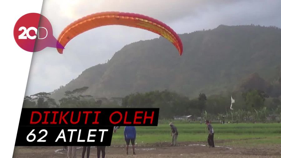 Puluhan Atlet Adu Kemampuan di Festival Paralayang Trenggalek