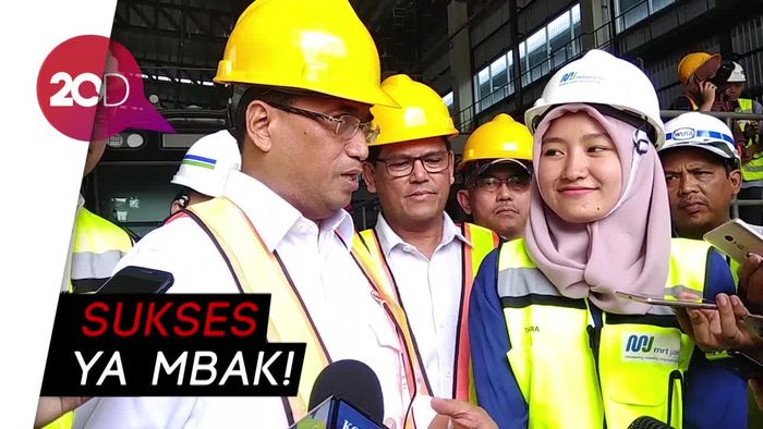 Menhub Perkenalkan Masinis MRT Perempuan